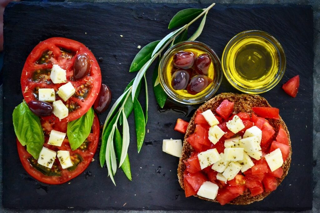 dakos, tomato, olives
