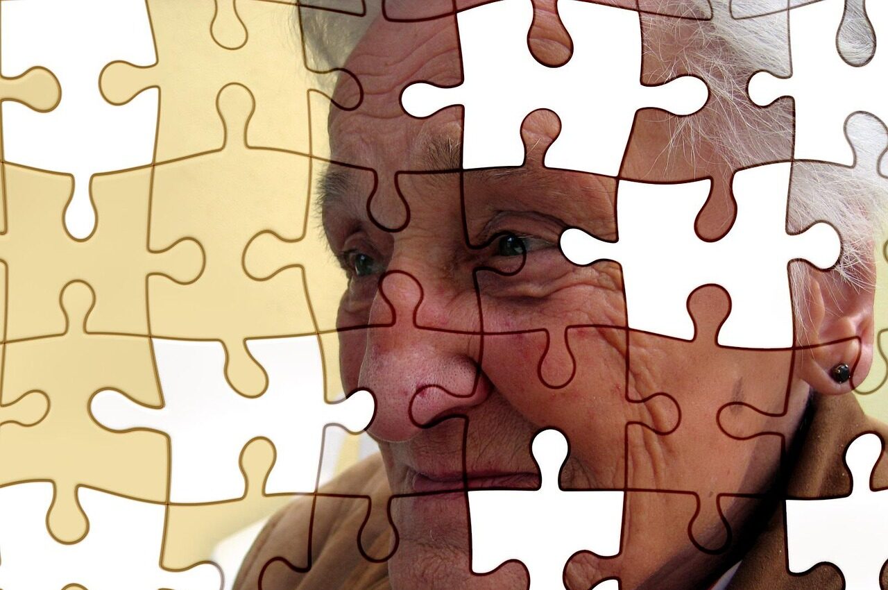 old people, dementia, woman, old, alzheimer's, character, think, folds, face, health, human, granny, need of care, dependent, constant, care costs, seniors, dementia,